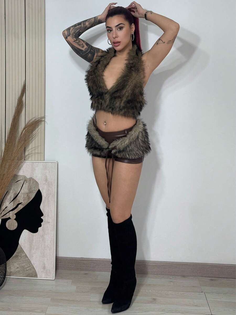 Bearsaez 女士简约低腰 PU 皮革和毛绒拼接短裤，休闲度假 - 棕色 - 查看 1