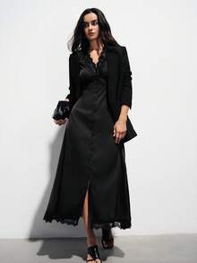 Aveloria Modichic 黑色蕾丝边V领无袖连衣裙，修身剪裁，缎面面料，优雅风格，奢华质感，性感元素点缀，适合正式场合、派对、庆典、都市夜生活。精致蕾丝点缀，轻盈顺滑的质地。是高端晚宴、正式聚会、约会和特殊场合的理想之选，彰显优雅魅力和时尚品味。 - 黑色 - 查看 5