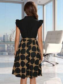 SHEIN Clasi 女士优雅波点拼接V领短袖A字连衣裙 - 棕色 - 查看 2