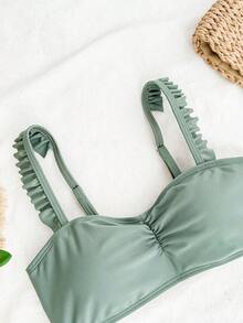 SHEIN Conjunto de traje de baño para niña preadolescente de color verde militar sólido, con parte superior sin tirantes con volantes, pantalones de baño triangulares, falda pareo, diseño elegante y casual, adecuado para nadar, vacaciones y verano (patrón aleatorio). Conjuntos de traje de baño, conjuntos de bikini conservadores, conjuntos de bikini de cobertura completa, conjuntos de traje de baño de tres piezas para niñas, ropa de playa, conjuntos de bikini para niños y niñas, trajes de baño a juego para niñas, conjuntos de traje de baño de verano, conjuntos de traje de baño de verano de dos piezas y tres piezas, conjuntos de bikini de tres piezas con faldas pareo - Verde - Ver 6