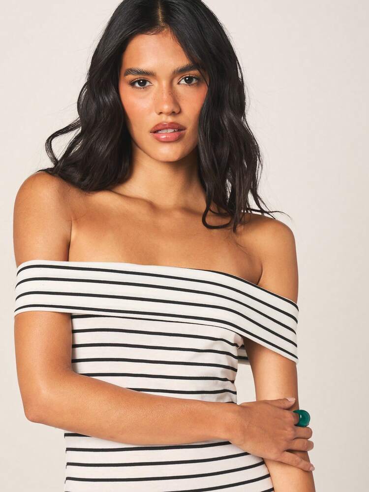 MISSGUIDED Vestido mini con hombros descubiertos a rayas, con volantes en el bajo y detalle de cinturón para fiestas de verano y uso casual