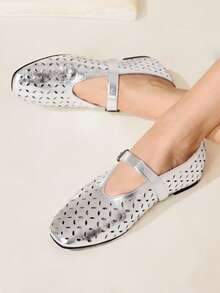 CUCCOO CHICEST Zapatos planos de mujer con puntera redonda, cómodos, tipo Mary Jane, con patrón láser vintage simple, para primavera, vacaciones de primavera, Pascua y Navidad - Plateado - Ver 2