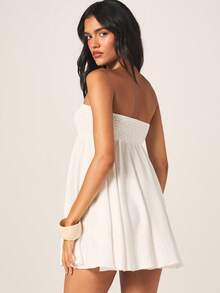 MISSGUIDED 白色无肩带褶皱胸部迷你连衣裙，高腰设计，飘逸的夏季海滩度假派对休闲女性化露肩波西米亚风A字连衣裙 - 白色 - 查看 3