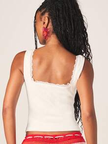 MISSGUIDED 女士白色罗纹蕾丝边吊带背心，饰有热带芙蓉花天使印花和扇形领口，休闲夏季无袖上衣 - 白色 - 查看 3