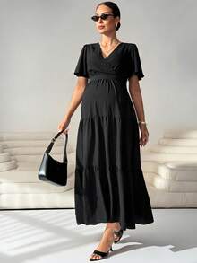 MaterniWear 孕妇纯色V领褶皱腰身优雅连衣裙，适合派对和日常穿着 - 黑色 - 查看 5