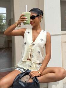 Muchica 2pcs Bohemian Style Casual Geometric Print Tie-Up Camisole And Shorts Set; Women's Solid Color Tie-Up Cropped Sleeveless Top And Shorts Casual Two-Piece Set; Summer Women's Two-Piece Set.Summer Women's Wear, Vacation Women's Wear, Casual Set, Two-Piece Set, Retro And Luxurious Style Women's Airport Outfit. - Multicolor - View 1