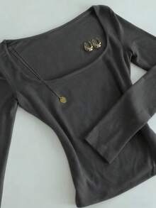 Glimmora 极简时尚灰色方领修身长袖T恤，适合春、夏、秋、冬四季穿着，时尚百搭，是送给兄弟姐妹、姐妹、妈妈或母亲节的理想礼物。休闲简约时尚上衣 - 彩色 - 查看 3