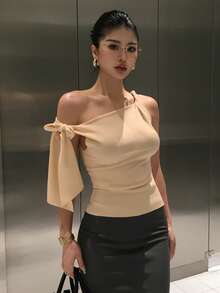 DAZY Áo thun nữ dáng ngắn ôm sát, buộc dây vai bất đối xứng - Màu Khaki - Xem 3