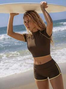 Swim SPRTY 2026春夏女士沙滩套装，女士吊带比基尼两件套，沙滩度假运动休闲撞色短袖短裤，修身可拆卸胸垫泳衣，多色可选，棕色、浅黄色，性感、自然、游牧、西部牛仔风、加州日落，2026春夏新款，新年、情人节、返校季、旅行季皆宜，适合度假、海滩、下午茶野餐、派对、日常穿着、居家休闲、户外运动，时尚百搭 - 棕色 - 查看 3