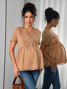 Momance 孕妇条纹印花V领裹身荷叶边下摆休闲短袖衬衫 - 卡其色 - 查看 1