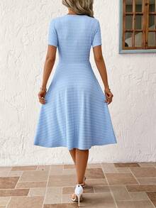 SHEIN Clasi Đầm nữ màu trơn cổ chữ V tay ngắn cài cúc, kiểu dáng thường ngày, dài đến đầu gối. - Màu xanh lam - Xem 2