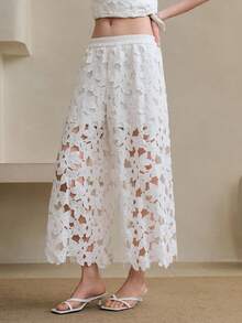 Arave 女士A字高腰镂空刺绣花卉喇叭裤，不对称设计，适合日常通勤 - 白色 - 查看 5