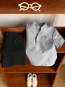 SHEIN LMoss Kids 儿童男童休闲V领短袖衬衫和短裤两件套 - 灰色 - 查看 3
