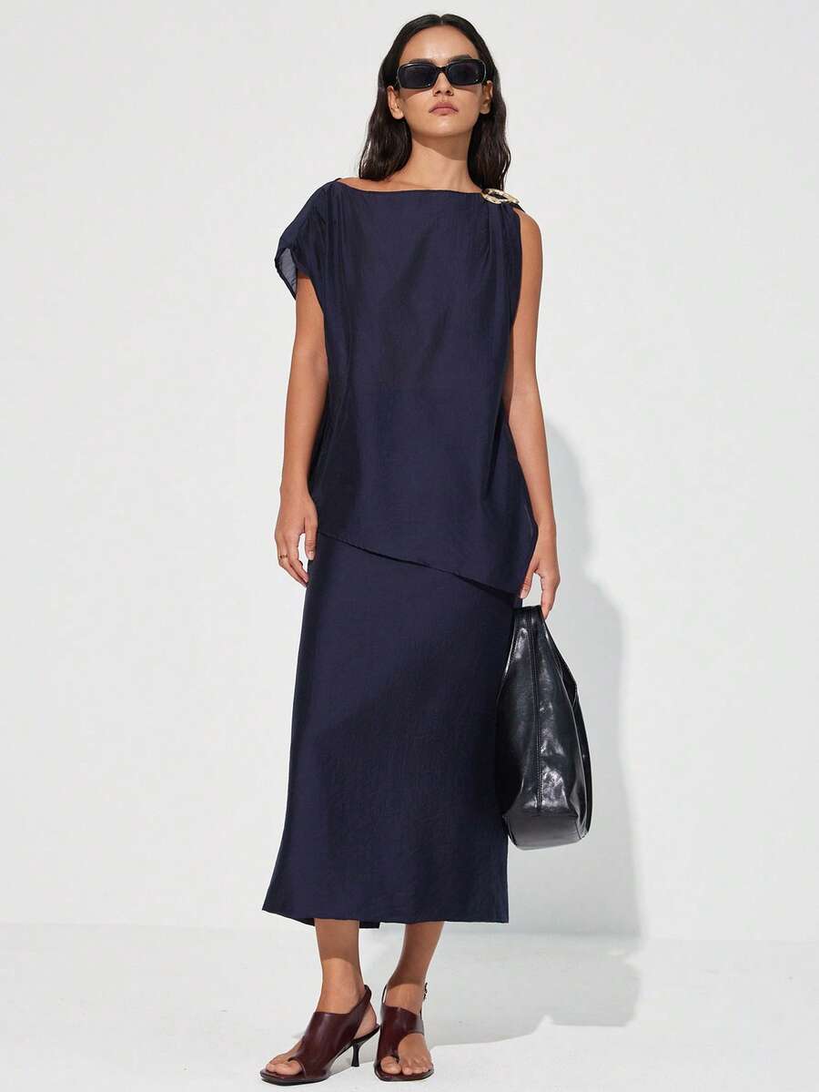 Aveloria Modichic Modisches Design, lässiger Urlaubsstil, minimalistisch, locker, lässig, leicht, asymmetrischer Ausschnitt mit exquisiter Metallverzierung Top, kombiniert mit geradem Rock, 2-teiliges Set, Off-Shoulder - Schwarz - Übersicht 1