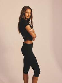 Aralina 两件套休闲运动春夏度假沙滩短袖修身T恤修身七分紧身裤套装 - 黑色 - 查看 2