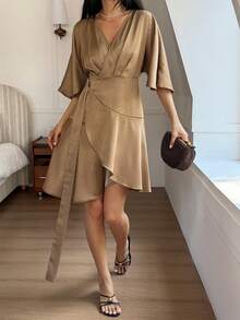 DAZY Vestido mini elegante de unicolor, holgado, con cintura ceñida, cuello oblicuo, mangas acampanadas y bajo asimétrico con volantes, para vacaciones de verano, vestido de sol para mujer - Champán - Ver 6