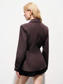Aveloria Modichic 新款女士平驳领OL职业宽肩褶裥下摆长袖西装外套 - 咖啡棕 - 查看 2