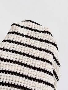 Soleia Quần short nữ dáng suông cạp gập kẻ sọc - Đen và trắng - Xem 6