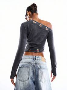 LYSMO 女士休闲时尚朋克风纯色不规则领口金属孔眼细节修身短款T恤，春秋季 - 黑色 - 查看 2