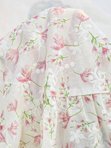 SHEIN CURVE+ Curve 尺码 US22 音乐节、海滨度假、波西米亚风女士时尚宽松圆领蕾丝袖花卉刺绣衬衫 - 彩色 - 查看 10