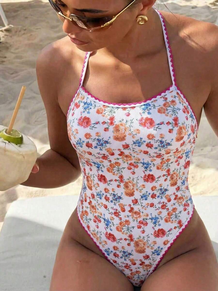 SHEIN Swim Mod 春夏阳光沙滩泳衣，甜美细肩带锯齿状花卉印花纹理露背可调节交叉绑带高衩连体泳衣，女士款 - 彩色 - 查看 1
