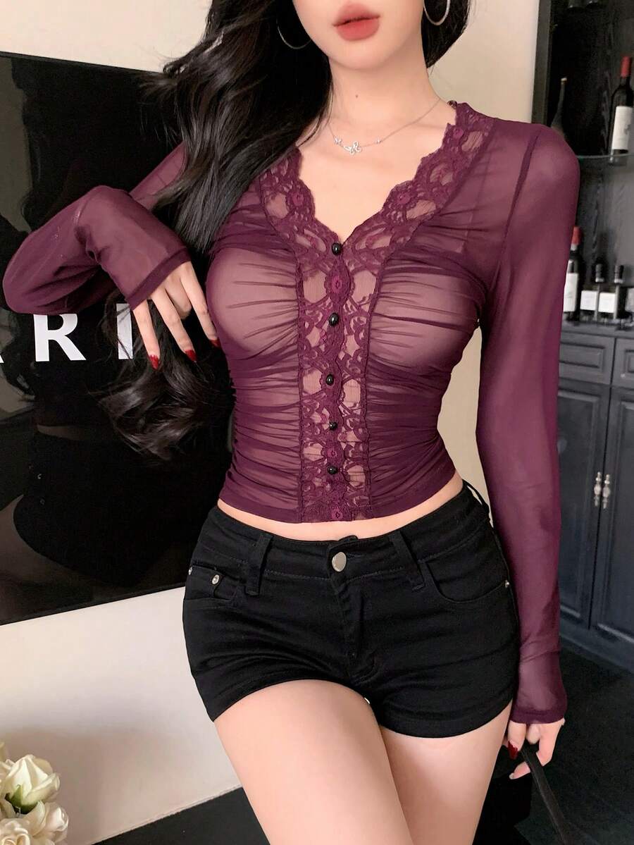 DAZY Áo kiểu ren xuyên thấu phối lưới, cổ chữ V, màu đỏ rượu vang, thời trang dự tiệc cưới, gợi cảm, ôm sát, tay dài cho nữ, thích hợp mặc đi chơi mùa hè và mùa xuân. - Màu đỏ tím - Xem 1