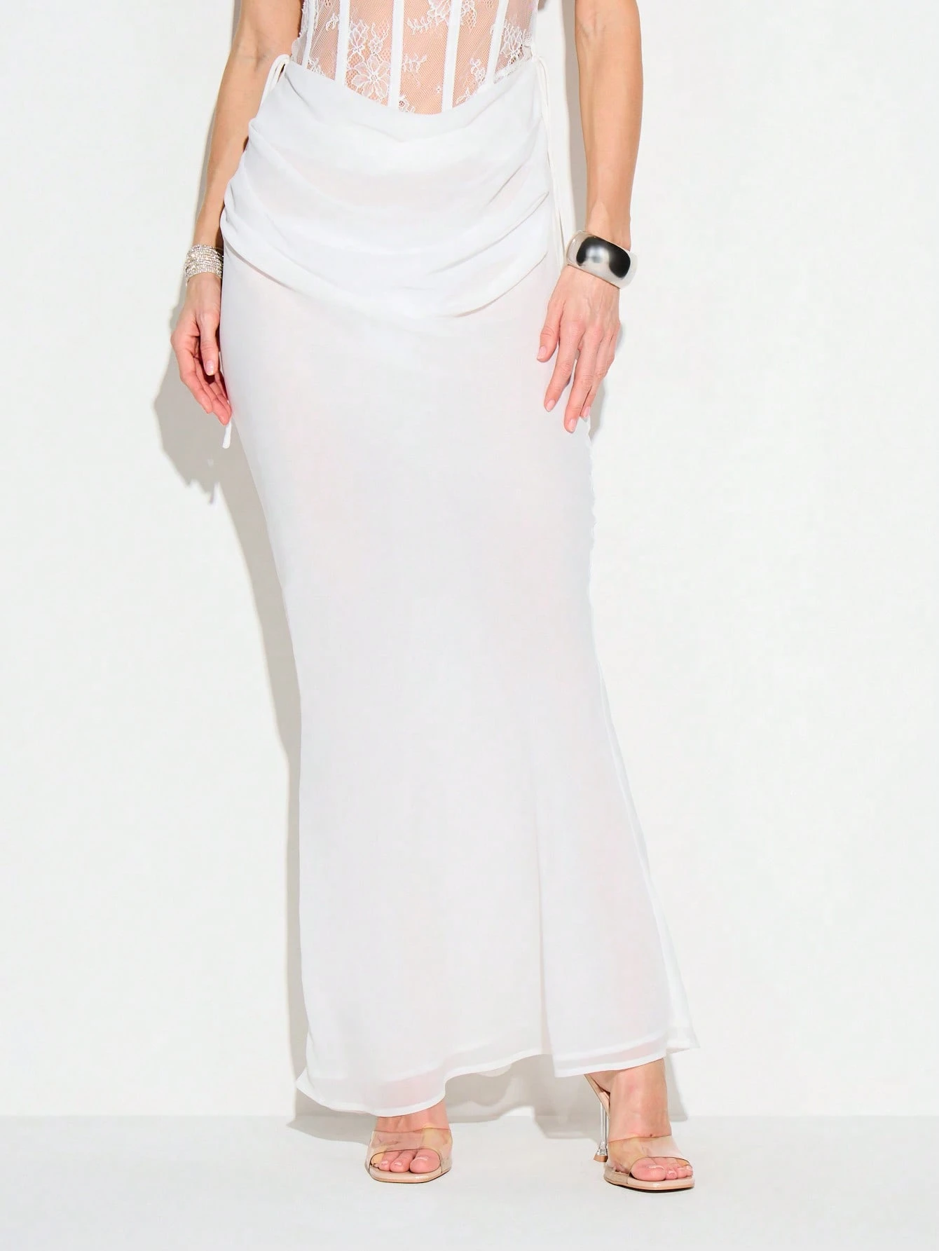 KIZN Gonna drappeggiata in raso con taglio sbieco e dettagli in pizzo