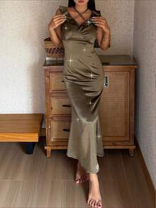 DAZY 亮面缎面荷叶边收腰长款睡裙，适合夏季度假和派对穿着 - 卡其色 - 查看 7