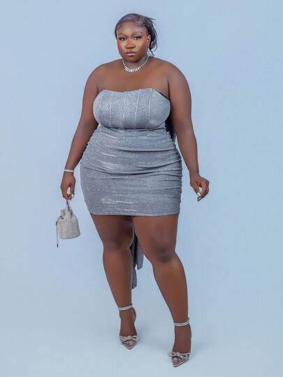 CurvyTilda 加大码纯银闪亮褶皱抹胸迷你连衣裙，带蝴蝶结后背，适合派对、约会、音乐节、生日、早午餐、露背、闪亮派对礼服、生日礼服、夜总会、万圣节、圣诞节、约会派对、外出