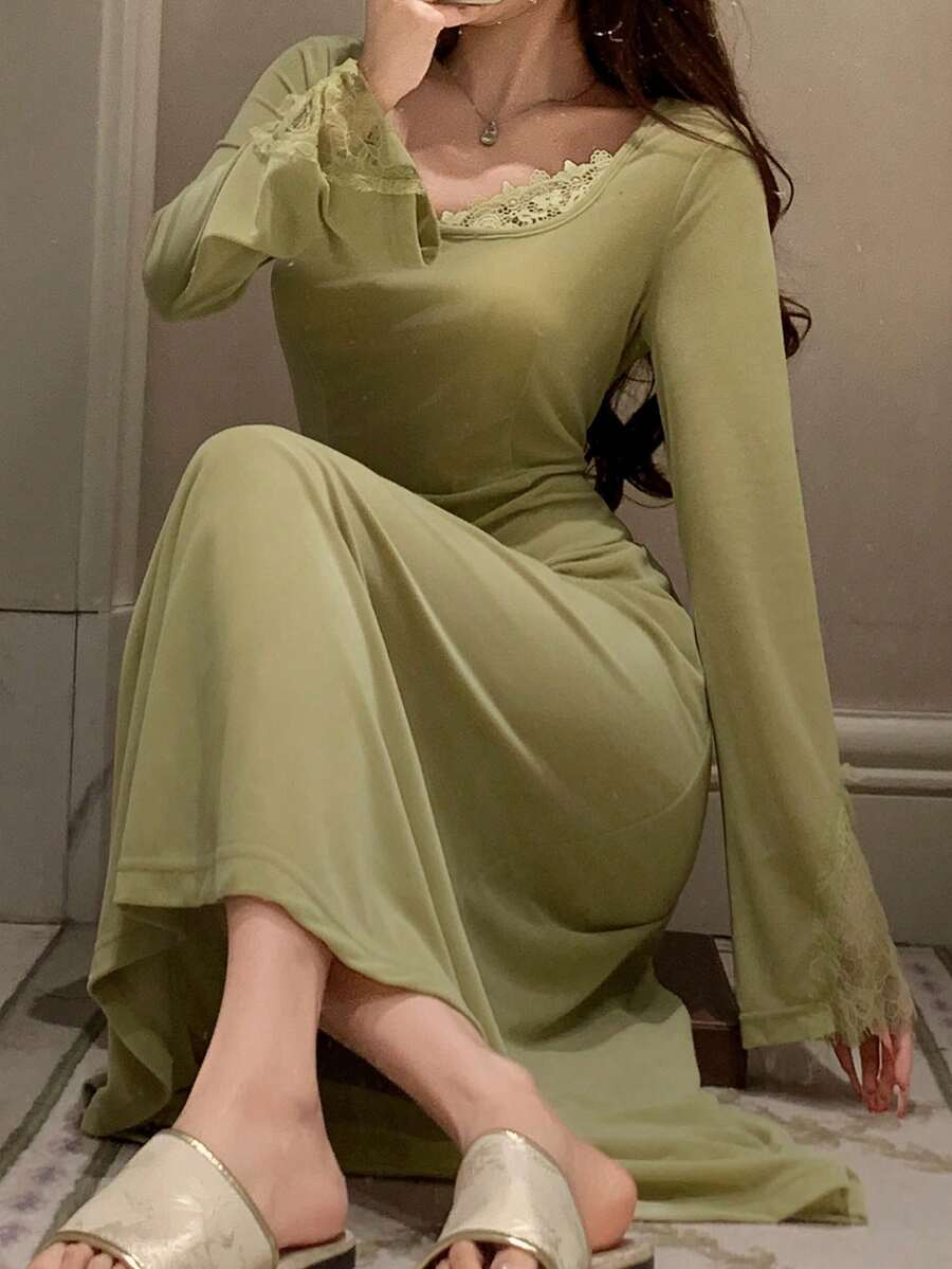 DAZY 迷人天鵝絨與蕾絲拼接領收腰長款女款睡袍睡衣 - 綠色 - 查看 1
