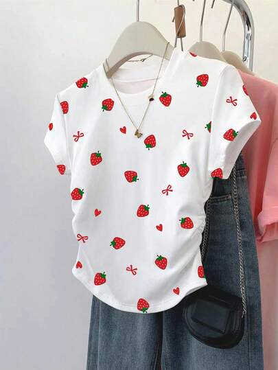 SHEIN Blusa casual de verano para mujer, diseño deportivo y dulce para el regreso a clases o el Día del Maestro, estampado de corazón de cereza y mariposa, camiseta ajustada a la cintura, color blanco