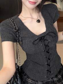 DAZY Camiseta de manga corta ajustada con cuello cuadrado, diseño de lazo, bloqueo de color gris y negro, para fiesta, boda y festival de música - Negro - Ver 2