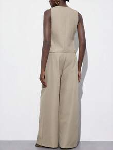Aveloria Modichic 女士不对称金属扣无领修身背心和直筒裤两件套 - 卡其色 - 查看 6