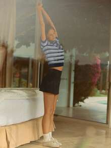 GLOWMODE FeatherFit™-Air Ace The Day 丝滑柔软吸汗可调节弹性腰带内置短裤侧袋防滑A字迷你裙轻度支撑低冲击网球高尔夫匹克球日常运动服 - 黑色 - 查看 7