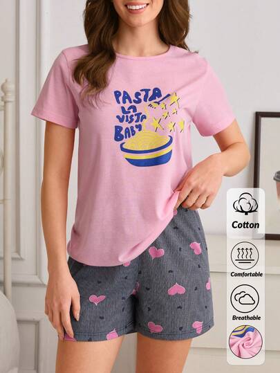 SHEIN Conjunto feminino casual de algodão da Cotton Line, composto por blusa de manga curta com estampa de macarrão, gola redonda e shorts com estampa de corações. Confortável e confortável.