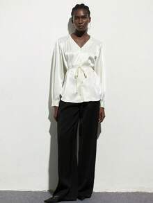 Aveloria Rosie 时尚优雅宽松V领纯色长袖衬衫 - 白色 - 查看 4