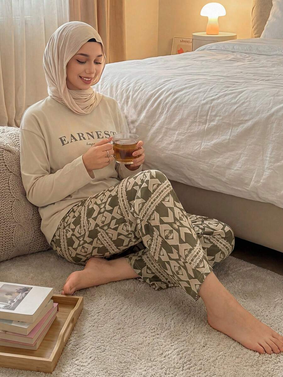 DAZY 2件套女士印花宽松短袖T恤和直筒裤睡衣套装，秋季 - 杏色 - 查看 1