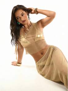 Bộ đồ nữ gồm áo xuyên thấu cổ lệch và chân váy xếp ly. - Vàng - Xem 1