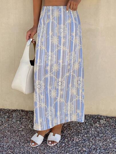 Livesso Women's Floral Embroidery Pattern Casual Versatile Date & Outing Denim Mini Skirt