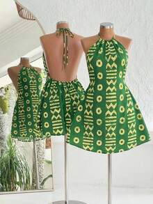 SHEIN VaVaLuxe 2026春夏新款度假风复古露背吊带数码印花A字连衣裙，轻松度假风，简约设计，无袖露肩，收腰剪裁，飘逸面料，女士绿色复古印花连衣裙 - 綠色 - 查看 2