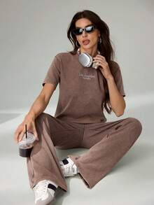 SHEIN Tall Bộ đồ nữ thường ngày gồm áo thun ngắn tay cổ tròn thêu chữ và quần dài. - màu nâu - Xem 9