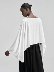 Ontre Camiseta feminina confortável e macia ao toque, de malha de alta qualidade, com decote canoa e mangas morcego. Ideal para uso casual, urbano, executivo, no aeroporto, para viagens, lazer, com um toque retrô discreto, perfeita para cruzeiros, minimalista, luxuosa e versátil. Estilo essencial e elegante. - Branco - Ver 3