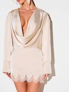 KIZN 女士缎面垂领迷你连衣裙，蕾丝边饰，长袖，深V领，露背系带细节，适合派对、晚宴、鸡尾酒会等场合。 - 杏色 - 查看 5