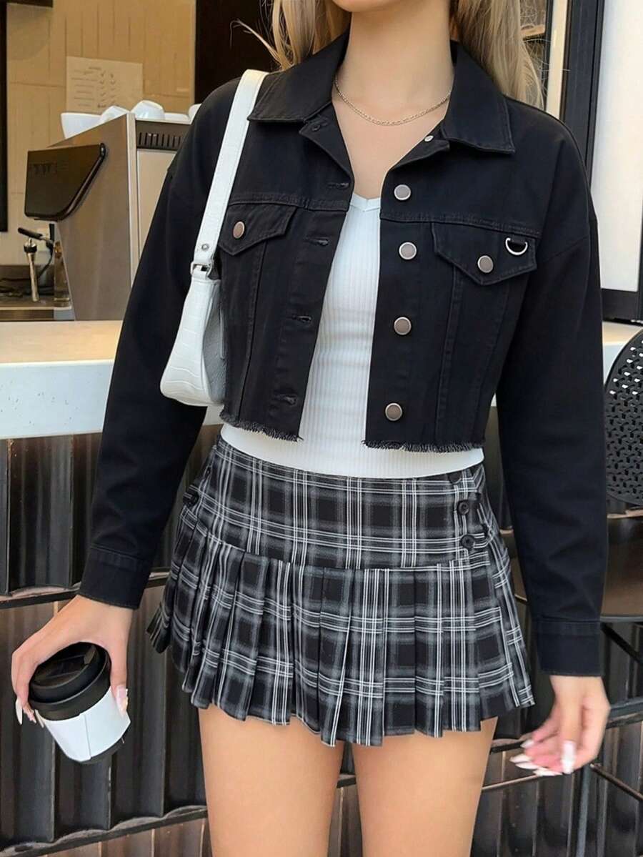 Chamarra mezclilla cropped corta ruedo deshilachado - Negro - Ver 1