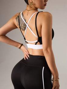With My Calm Sujetador deportivo con cuello de escote y espalda cruzada con ribete de contraste - Blanco y Negro - Ver 2
