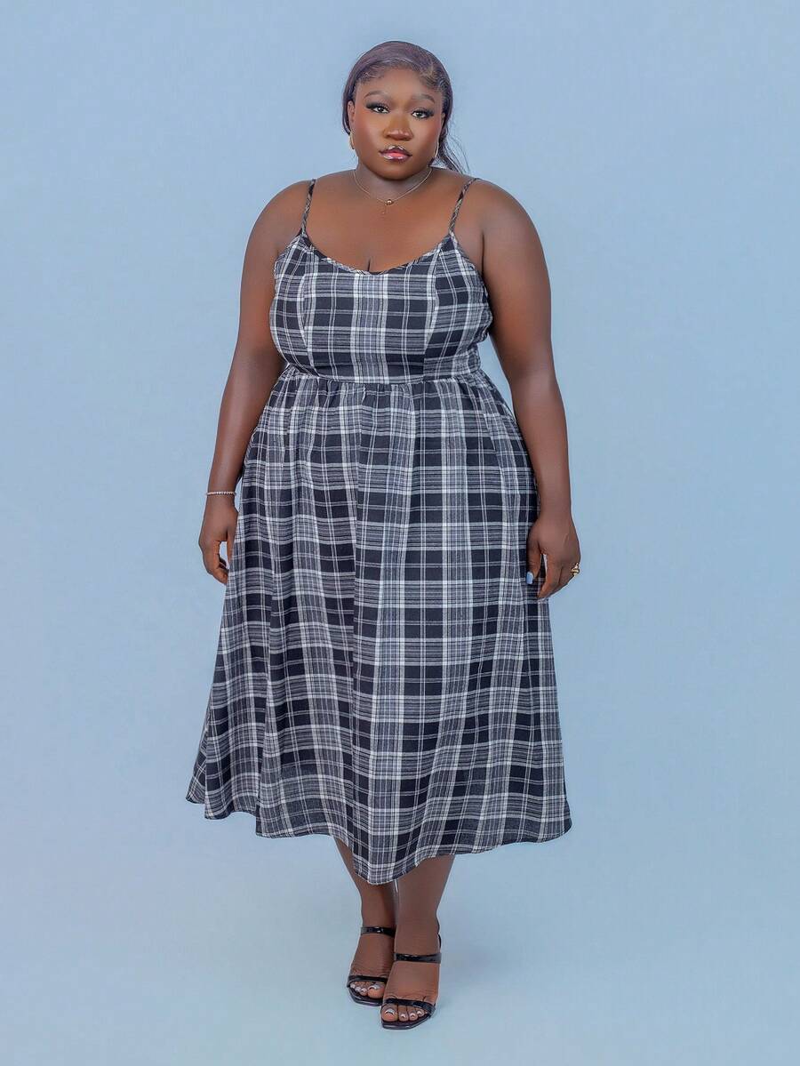 CurvyTilda Plus Size Black Brushed Plaid Sleeveless Dress, For Summer Party, For Hourglass Body Shape - Black and White - View 1
