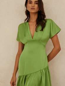 Aveloria Rosie 优雅女士简约高端奢华设计缎面V领褶皱落肩袖收腰修身开衩连衣裙 - 綠色 - 查看 7