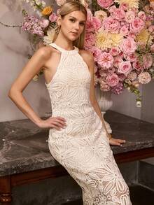 MOTF PREMIUM 女士露背派对礼服，饰有镂空钩针花卉图案，是婚礼、盛大晚宴、鸡尾酒会和正式招待会的理想之选。 - 杏色 - 查看 4