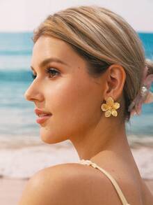 Swim Mod 1 Pair Vintage Elegant Golden Flower Stud Earrings, Casual Wear Gift For Friends - Gold - View 2