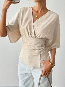 Ritzy Row 新款优雅通勤女式腰部褶裥不对称下摆蝙蝠袖V领套头衫，休闲百搭春夏上衣 - 卡其色 - 查看 1